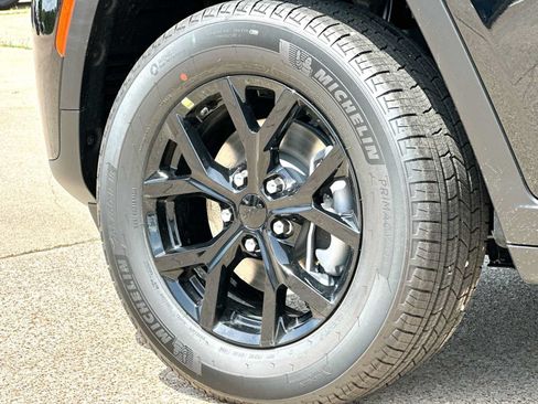 New 2026 Jeep Grand Cherokee Altitude RWD image 11