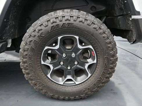 Used 2023 Jeep Wrangler Unlimited Rubicon w/ Cold Weather Group AWD/4WD image 11
