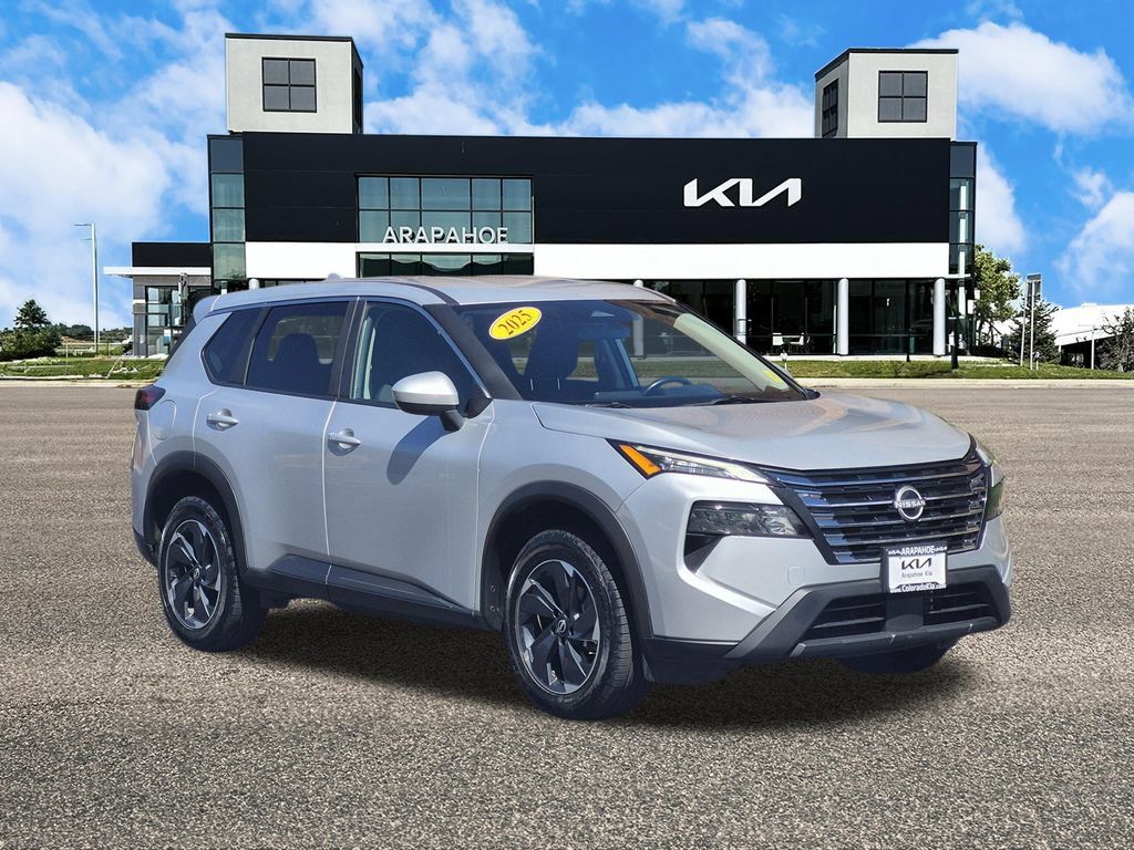 Used 2025 Nissan Rogue SV AWD/4WD image 2