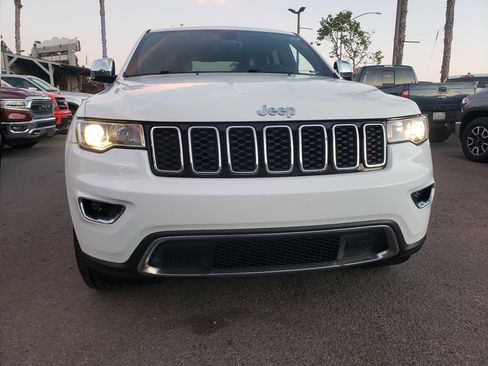 Used 2017 Jeep Grand Cherokee Limited image 3