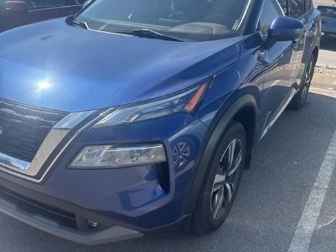 Used 2021 Nissan Rogue SL image 2