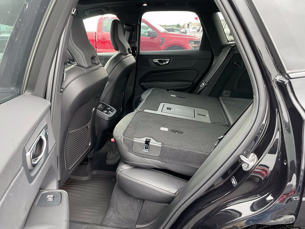 Used 2024 Volvo XC60 B5 Ultimate w/ Protection Package Premier AWD/4WD image 46