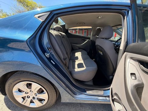 Used 2016 Hyundai Elantra SE FWD image 18