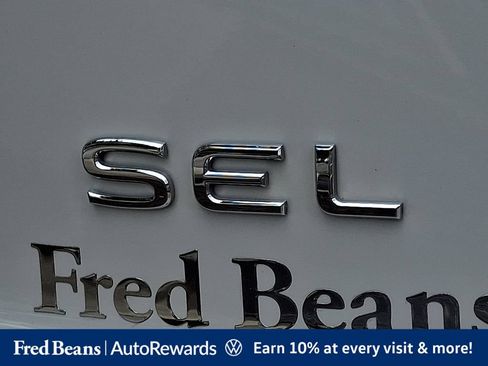 Certified 2025 Volkswagen Atlas Cross Sport SEL Premium R-Line AWD/4WD image 39