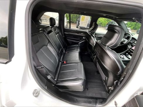 Used 2023 Jeep Grand Cherokee Overland w/ Advanced Protech Group III AWD/4WD image 16