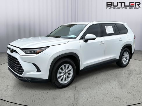 Used 2025 Toyota Grand Highlander FWD image 2