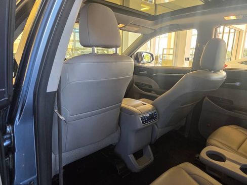 Used 2015 Toyota Highlander Limited Platinum AWD/4WD image 17