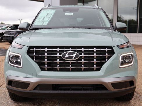 New 2025 Hyundai Venue Limited image 8