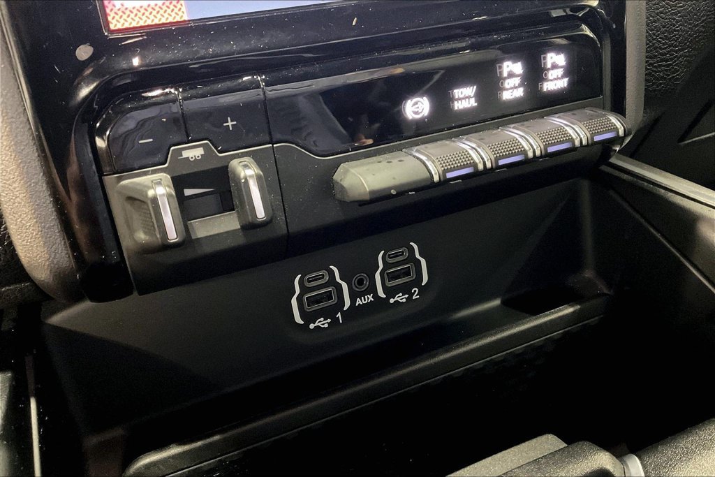 Used 2024 RAM 2500 Laramie w/ Night Edition AWD/4WD image 30