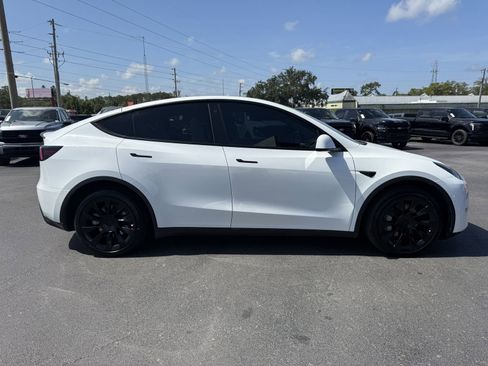 Used 2022 Tesla Model Y Long Range AWD/4WD image 2