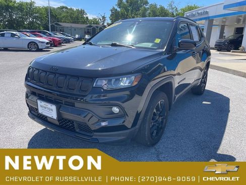 Used 2022 Jeep Compass Latitude AWD/4WD image 3