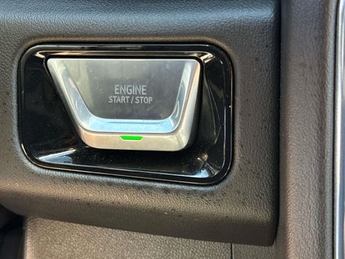 Used 2025 GMC Yukon XL Denali AWD/4WD image 33