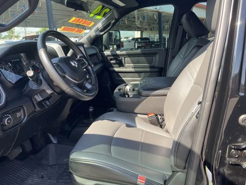 Used 2024 RAM 3500 Tradesman w/ Chrome Appearance Group AWD/4WD image 21