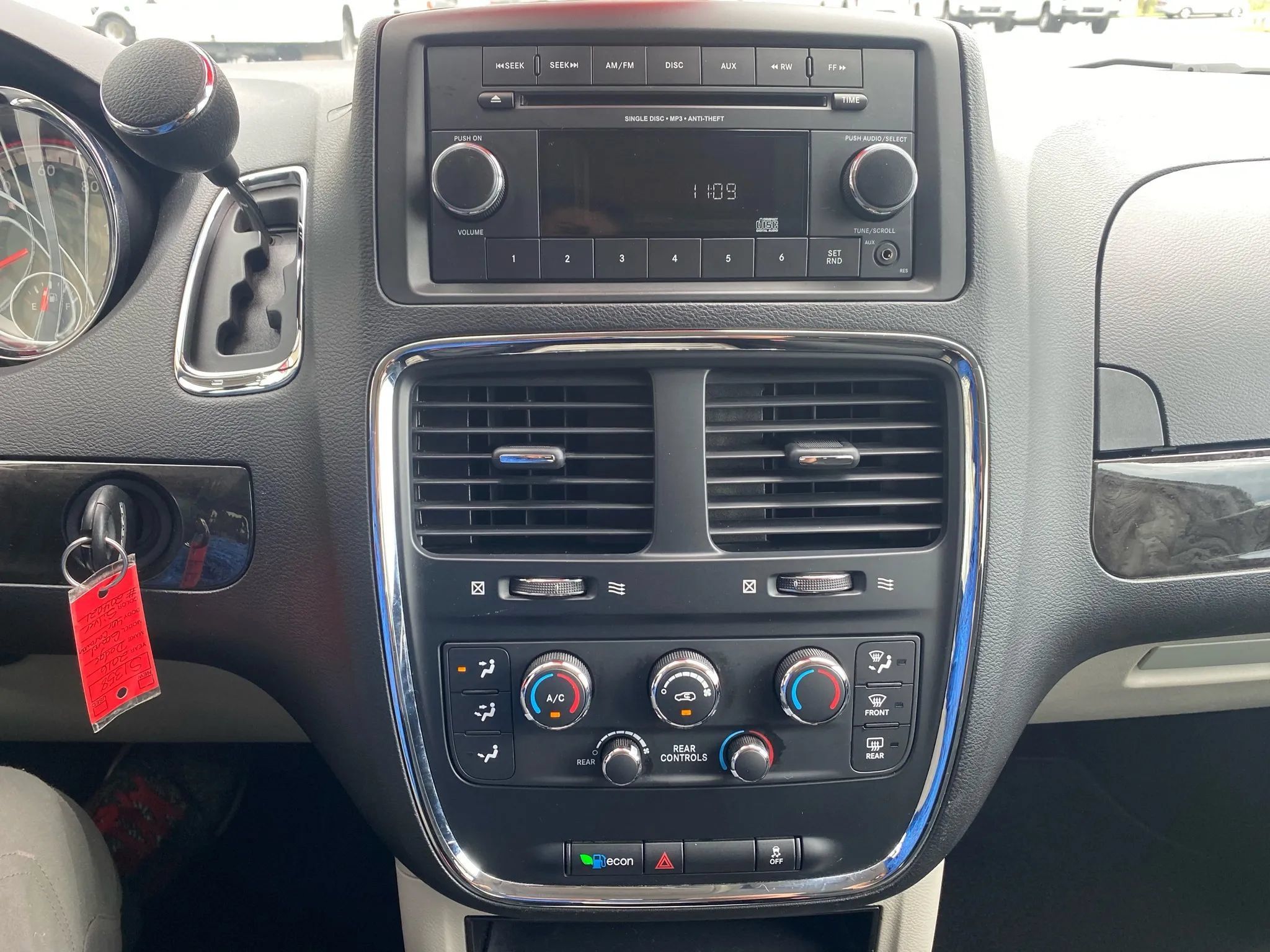 Used 2016 Dodge Grand Caravan SE w/ Quick Order Package 29E SE FWD image 13