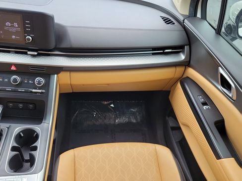 Used 2022 Kia Carnival LX FWD image 16