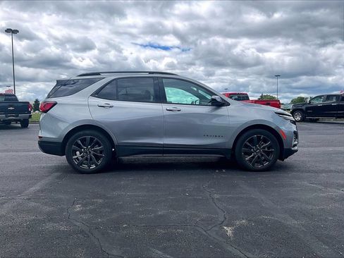 Used 2023 Chevrolet Equinox RS w/ LPO, Floor Liner Package FWD image 7