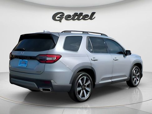 Used 2024 Honda Pilot Touring image 5