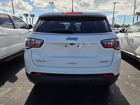 Used 2024 Jeep Compass Latitude AWD/4WD image 4