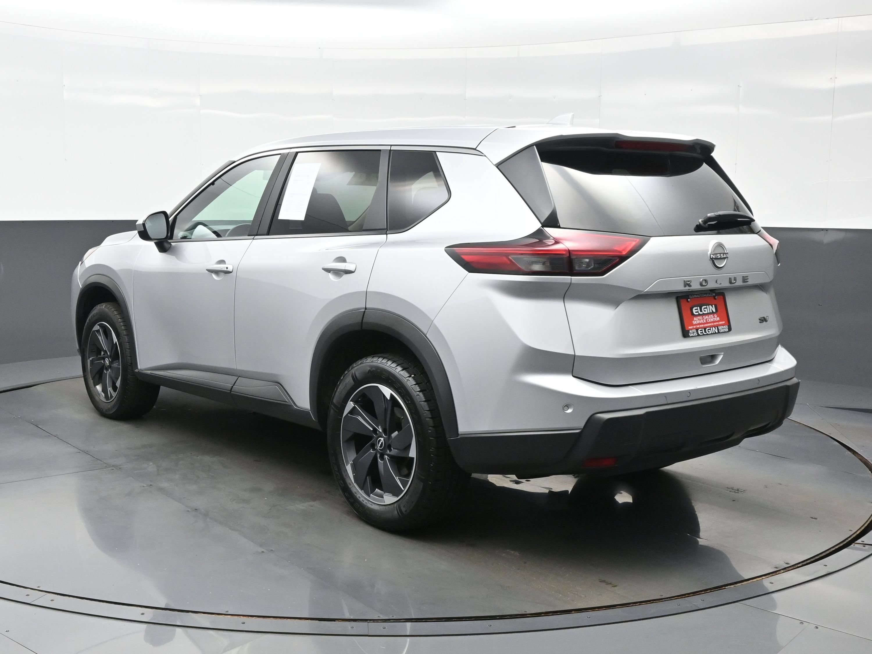 Used 2024 Nissan Rogue SV FWD image 4