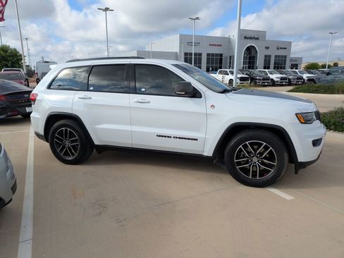 Used 2018 Jeep Grand Cherokee Trailhawk w/ Trailhawk Luxury Group image 2