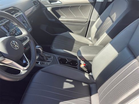 New 2024 Volkswagen Tiguan SE image 10