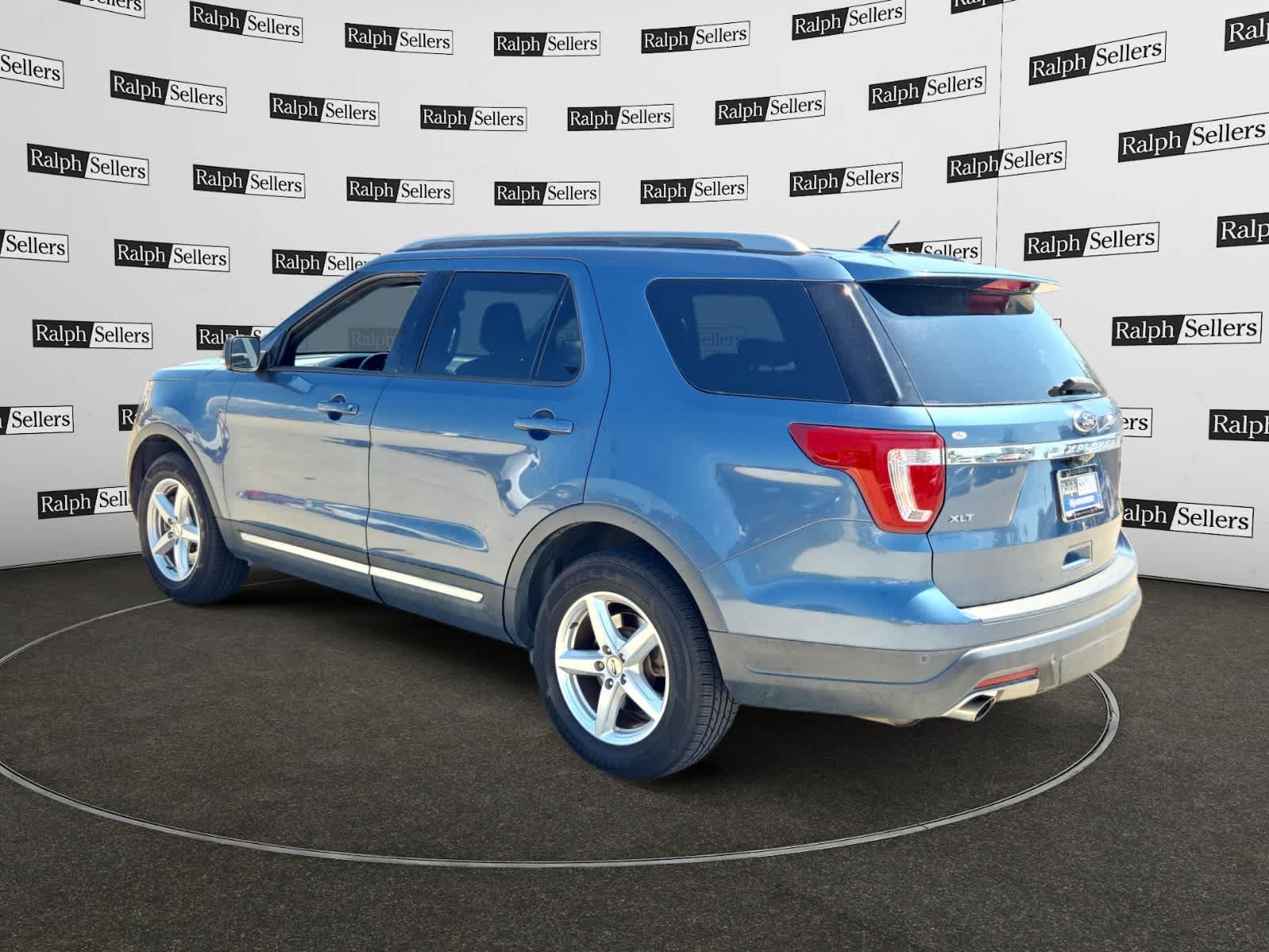Used 2019 Ford Explorer XLT w/ Equipment Group 201A FWD image 4