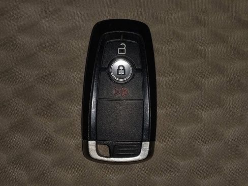 Used 2020 Ford Escape SE image 32