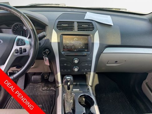 Used 2015 Ford Explorer XLT w/ Equipment Group 202A AWD/4WD image 16