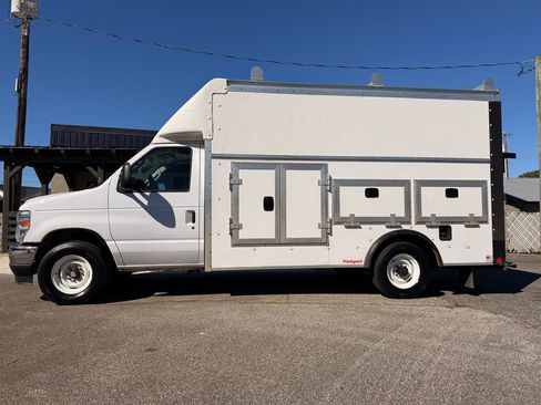Used 2022 Ford E-350 and Econoline 350 Super Duty w/ Power Windows & Locks Group RWD image 2