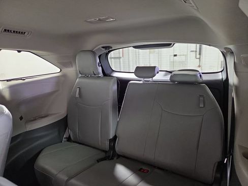 Used 2024 Toyota Sienna Limited AWD/4WD image 17
