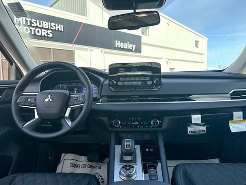 New 2025 Mitsubishi Outlander SEL image 28