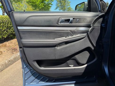 Used 2018 Ford Explorer XLT AWD/4WD image 11
