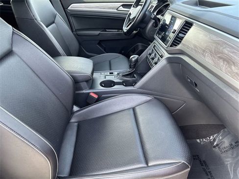 Used 2020 Volkswagen Atlas Cross Sport SE w/ Panoramic Sunroof Package image 12