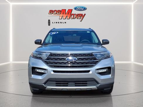 Used 2024 Ford Explorer XLT w/ Equipment Group 202A AWD/4WD image 2