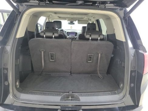 Used 2017 GMC Acadia Denali w/ Technology Package FWD image 14