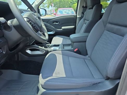 Used 2024 Nissan Frontier SV w/ SV Convenience Package RWD image 11