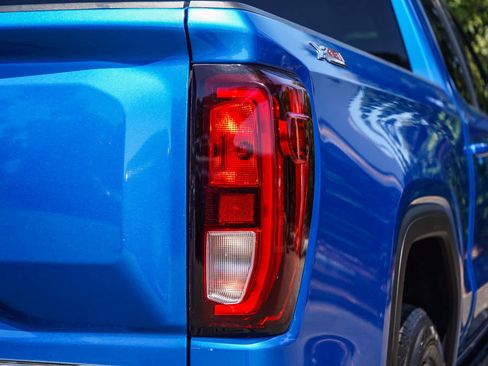 Used 2022 GMC Sierra 1500 Elevation AWD/4WD image 7