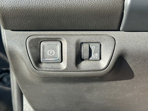 Used 2023 GMC Acadia SLT image 27