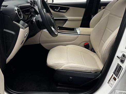 Used 2025 Mercedes-Benz GLC 300 4MATIC image 16