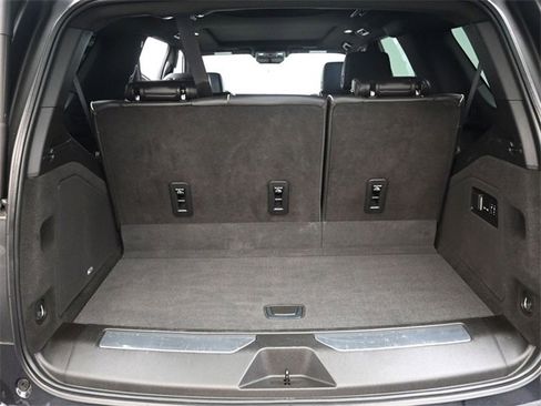 Used 2022 Cadillac Escalade Premium Luxury image 20