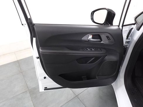 New 2026 Chrysler Pacifica Select image 8