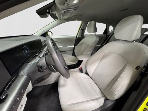 Certified 2025 Hyundai Kona SEL image 9