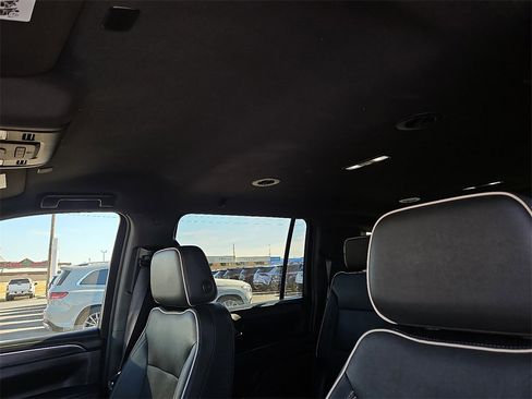 Used 2022 GMC Yukon XL SLT image 22