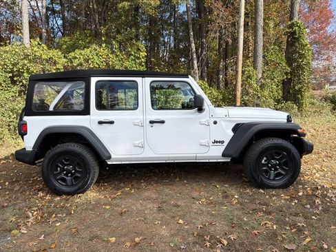 Used 2024 Jeep Wrangler Sport image 4