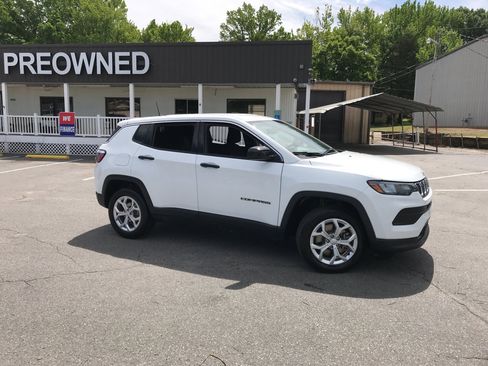 Used 2024 Jeep Compass Sport AWD/4WD image 4