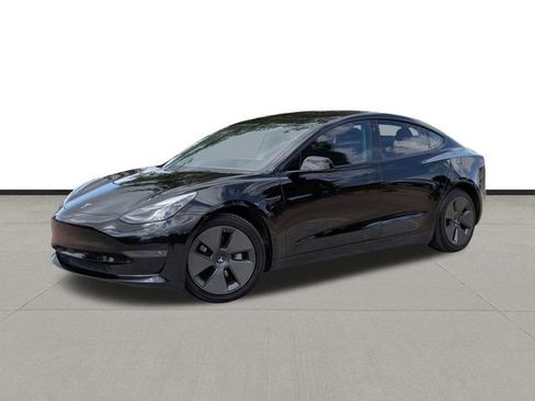 Used 2023 Tesla Model 3 Standard Range image 1