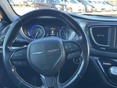 Used 2020 Chrysler Pacifica Touring w/ S Appearance Package FWD image 34