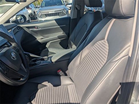 Used 2024 Toyota Camry SE image 14