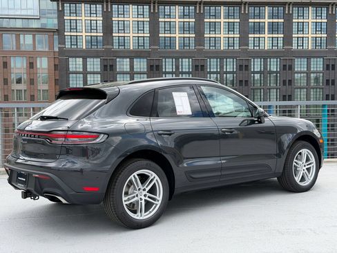 Certified 2026 Porsche Macan AWD/4WD image 7
