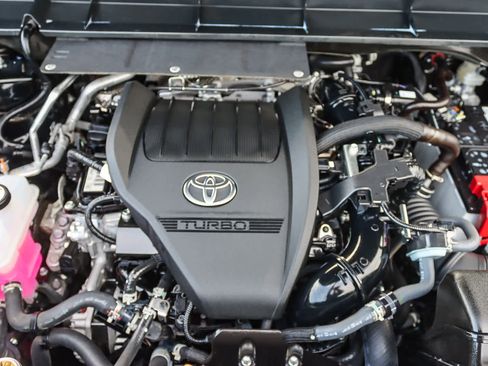 Used 2024 Toyota Highlander Platinum image 27